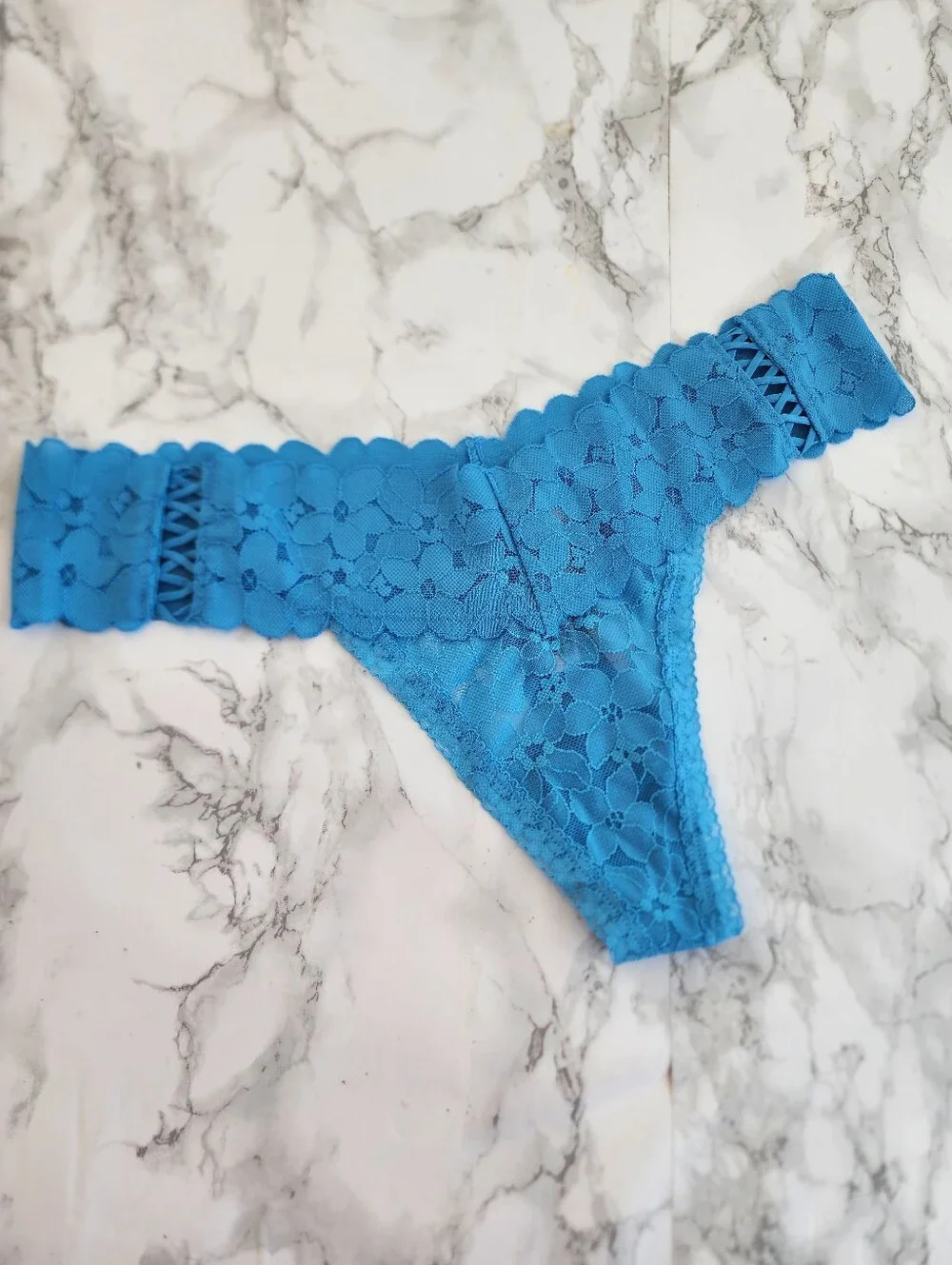 3 VICTORIA'S SECRET THE LACIE THONG PANTIES LOT OF 3 Pack SEXY ROMANTIC M